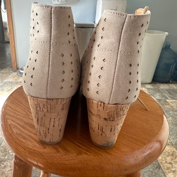 Cork booties - Picture 3 of 5